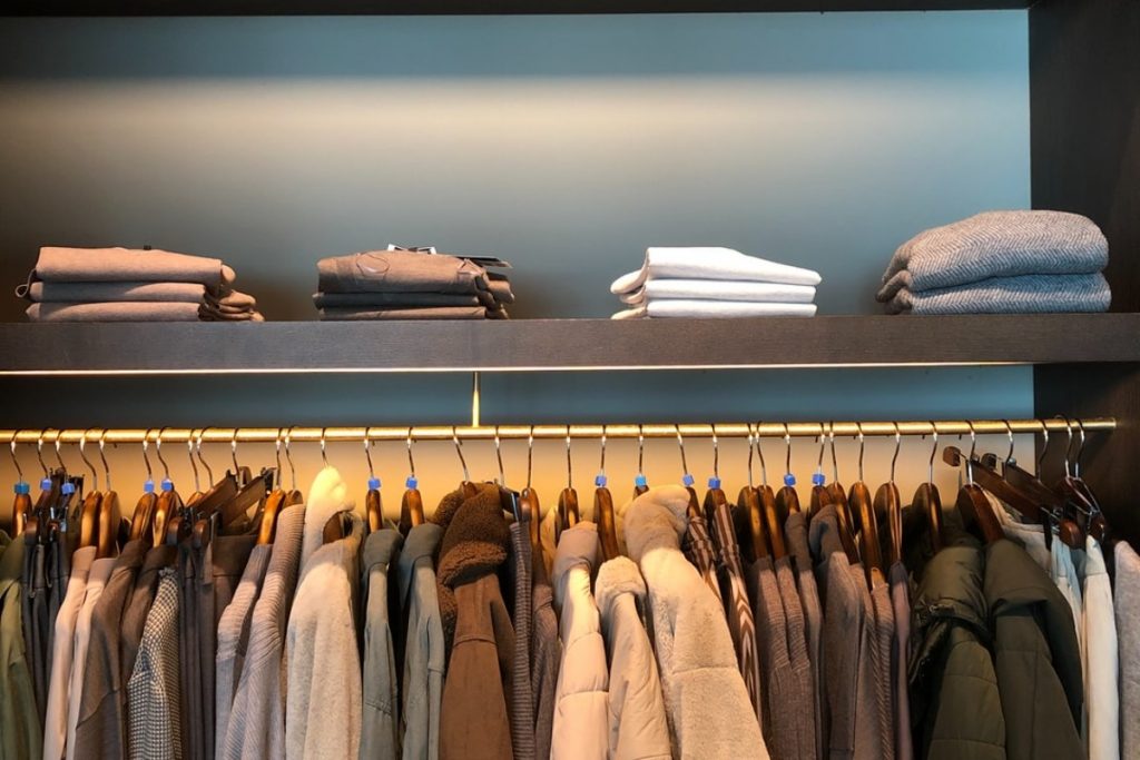 Wie Sie Ihren Kleiderschrank richtig einrichten