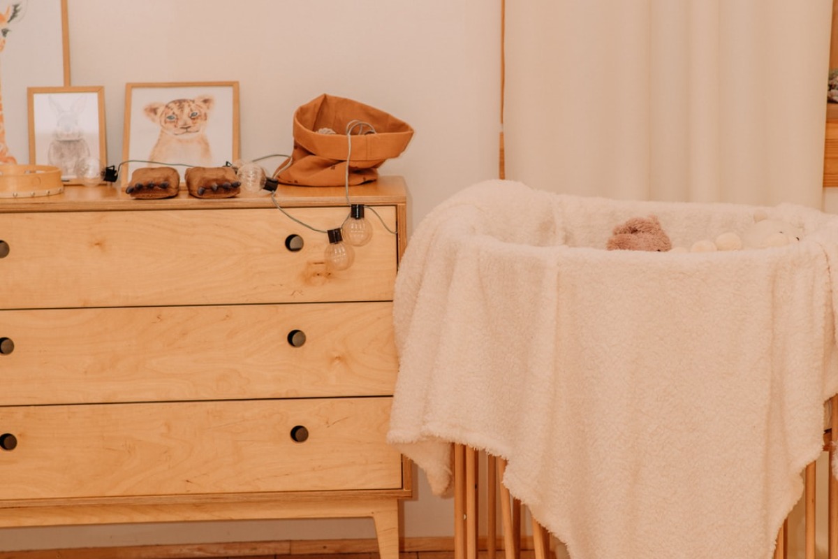 Titelbild zu „Wie gestaltet man das Ankleidezimmer seines Neugeborenen?“