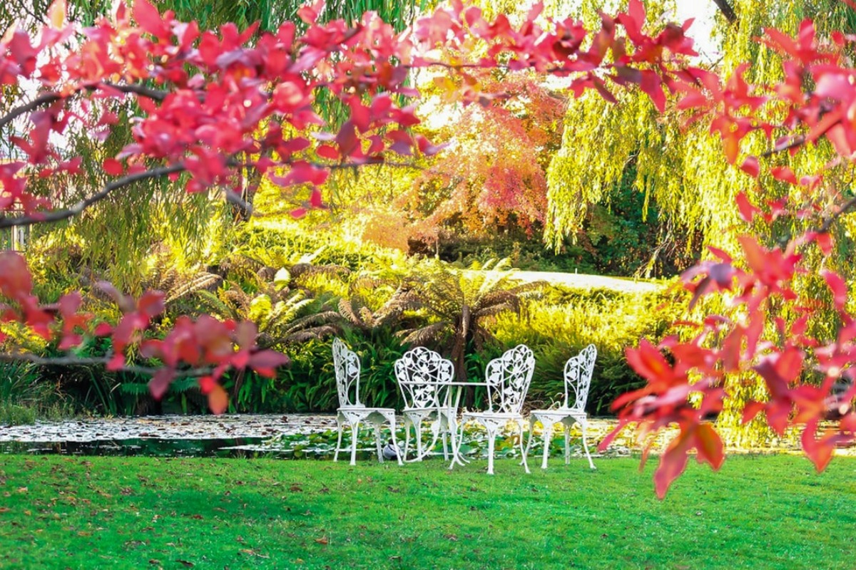Titelbild zu „Die Arten von Gartenmöbeln im Überblick“