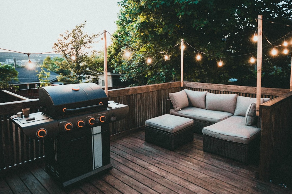 Titelbild zu „Terrasse richtig beleuchten: So geht’s!“